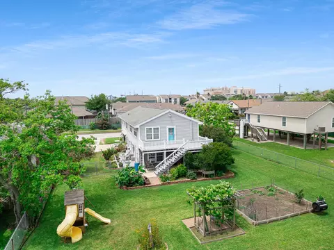 View/Area - 2120 73rd St, Galveston, TX 77551 photo 1 of 2