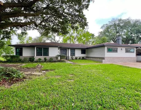 608 Evans St, Angleton, TX 77515 photo 1