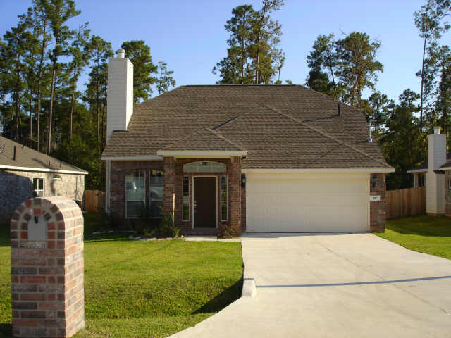 207 Maple Ln, Conroe, TX 77304 photo 1