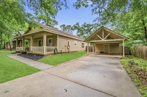 418 Commanche Rd, Montgomery, TX 77316