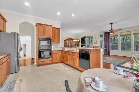 Kitchen - 44 Windsor Bridge Dr, Conroe, TX 77384 photo 3 of 3