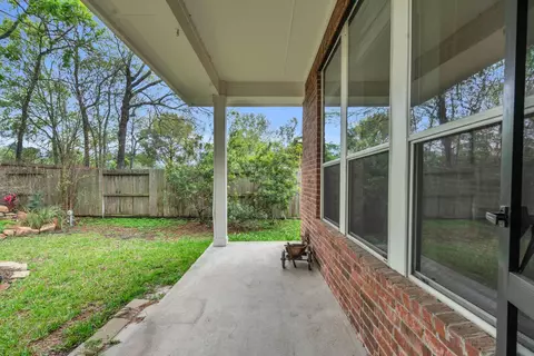 Exterior - 44 Windsor Bridge Dr, Conroe, TX 77384 photo 5 of 9