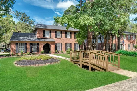 17 E Wandering Oak Dr, The Woodlands, TX 77381