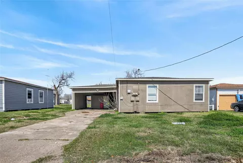 1711 W 5th St, Freeport, TX 77541