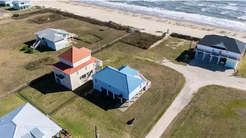 773 Bolivar Dunes Blvd, Gilchrist, TX 77617