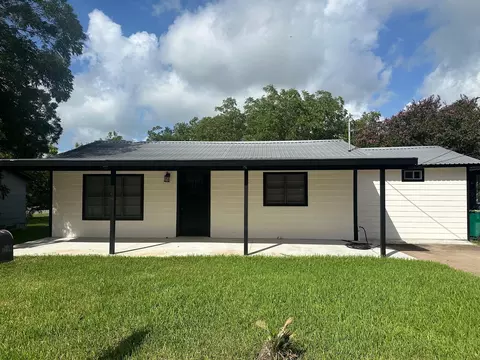 719 Eckel St, La Grange, TX 78945