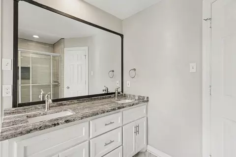 Bath - 3 Flint St, Conroe, TX 77301 photo 2 of 4