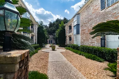 7900 Westheimer Rd #216, Houston, TX 77063