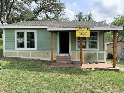 909 Moss Ln, Cuero, TX 77954
