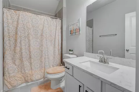 Bath - 2806 Kingly Pine Trl, Conroe, TX 77385 photo 9 of 12