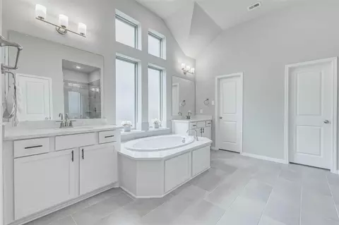 Bath - 2806 Kingly Pine Trl, Conroe, TX 77385 photo 3 of 12