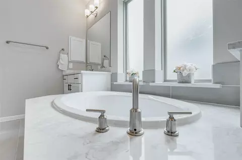Bath - 2806 Kingly Pine Trl, Conroe, TX 77385 photo 7 of 12