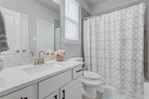 Bath - 2806 Kingly Pine Trl, Conroe, TX 77385 photo 1 of 12