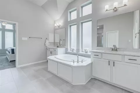 Bath - 2806 Kingly Pine Trl, Conroe, TX 77385 photo 5 of 12