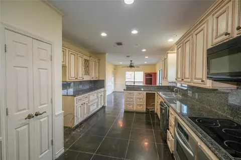 Kitchen - 63 Lakeway Dr, Trinity, TX 75862 photo 3 of 4