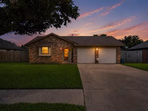 11734 Alamo Dr, La Porte, TX 77571