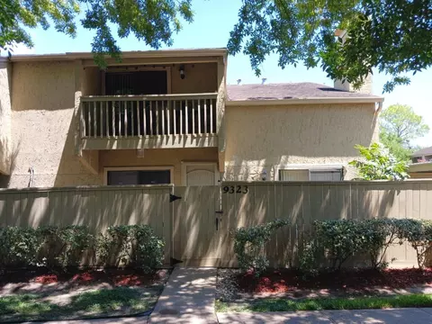 9323 Pagewood Ln, Houston, TX 77063