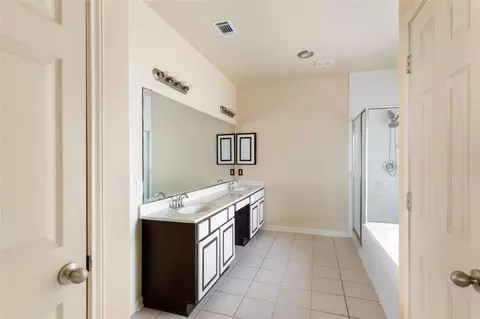 Bath - 24706 E Burnaby Cir, Spring, TX 77373 photo 2 of 4