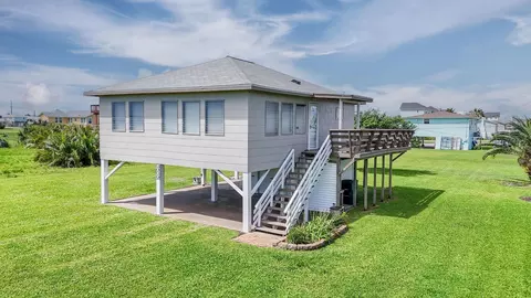 4018 3rd St, Galveston, TX 77554