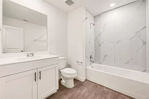 Bath - 6718 Canyon Breeze Dr, Rosenberg, TX 77471 photo 1 of 1