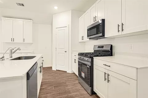 Kitchen - 6718 Canyon Breeze Dr, Rosenberg, TX 77471 photo 1 of 2