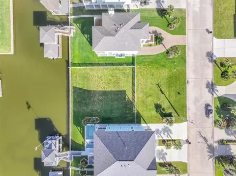 4119 Bluewing Teal Ct, Galveston, TX 77554