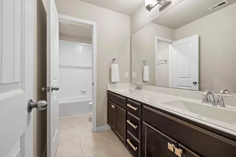Bath - 9418 Mcdowell Dr, Richmond, TX 77469 photo 3 of 3