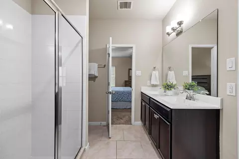 Bath - 9418 Mcdowell Dr, Richmond, TX 77469 photo 1 of 3