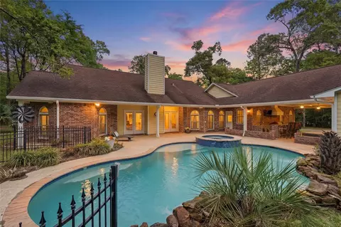 8911 Sendera Dr, Magnolia, TX 77354