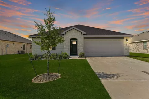 136 Little Spring Ct, Anahuac, TX 77514