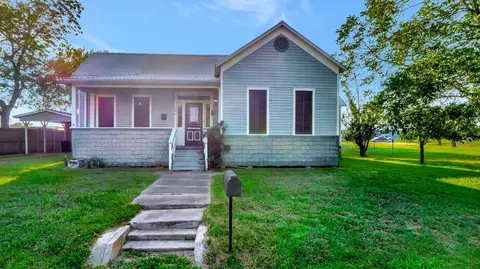 204 S Valley St, Cuero, TX 77954