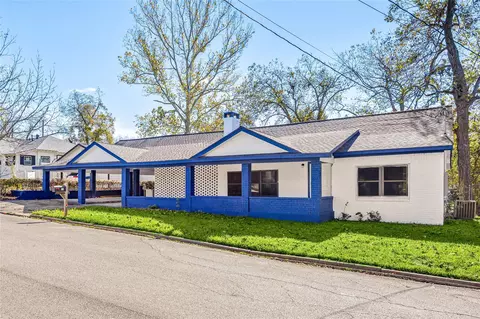811 W Calhoun St, Livingston, TX 77351