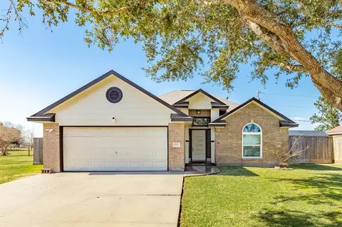 1175 Thomas Dr, Angleton, TX 77515 photo 1