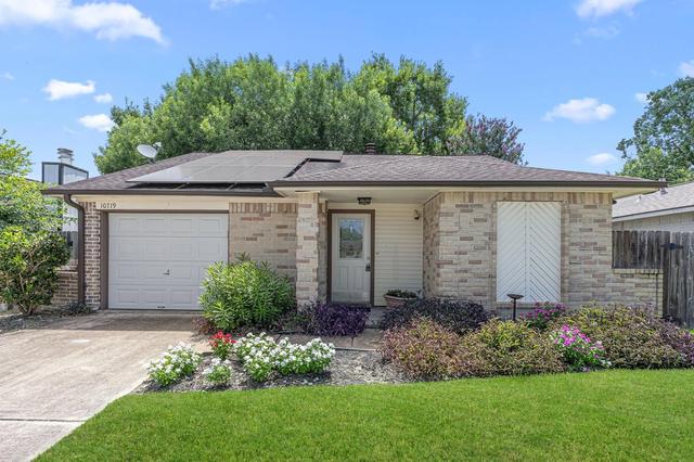 10719 Lakewood Oaks Dr, Sugar Land, TX 77498