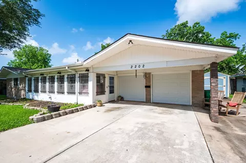 2202 French Pl, Baytown, TX 77520