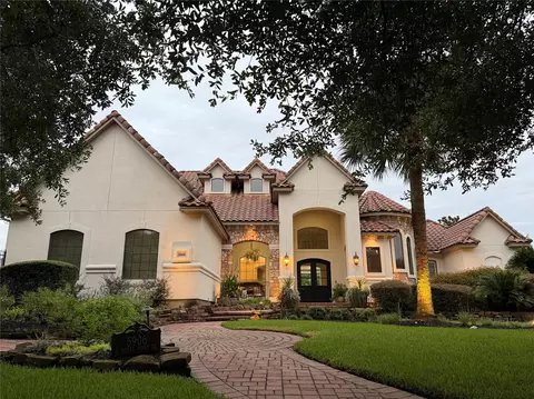5906 S Royal Point Dr, Kingwood, TX 77345