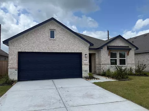 8319 Amber Smt, Angleton, TX 77515