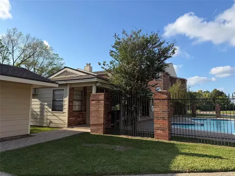 2501 Gulf Fwy #4A, Dickinson, TX 77539