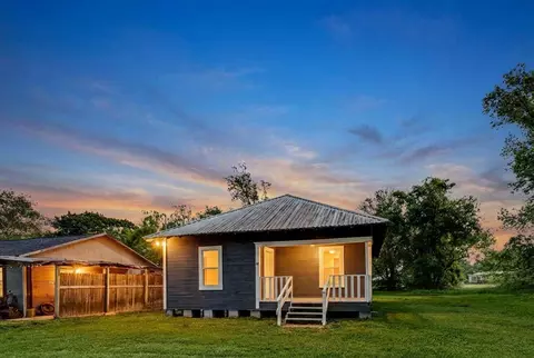215 Clarence St, Dayton, TX 77535