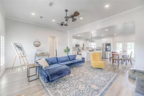 276 Resort Dr, Livingston, TX 77351