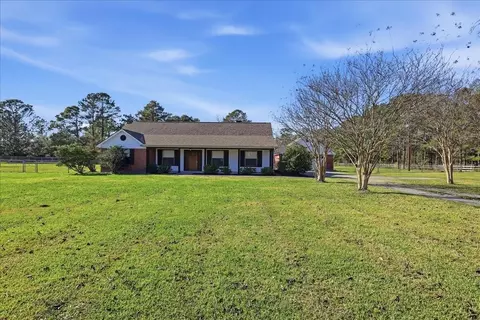 5433 Hidden Meadows Dr, Orange, TX 77632