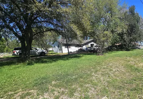 1714 J Newz Ln, Wallis, TX 77485