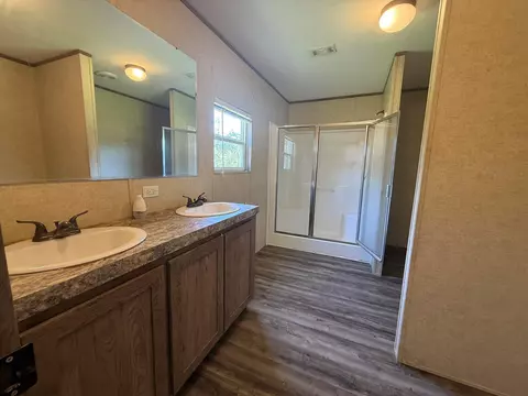 Bath - 600 Lakeview Loop, Somerville, TX 77879 photo 1 of 3