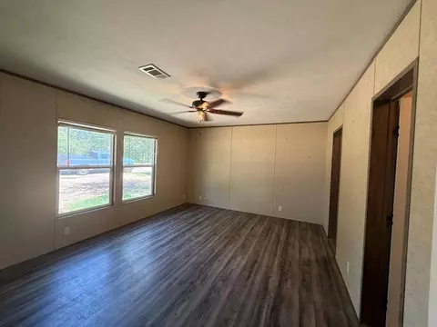 Living - 600 Lakeview Loop, Somerville, TX 77879 photo 2 of 4