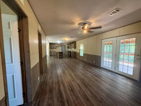 Living - 600 Lakeview Loop, Somerville, TX 77879 photo 4 of 4