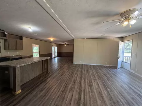 Living - 600 Lakeview Loop, Somerville, TX 77879 photo 3 of 4