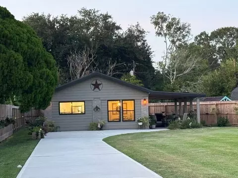 920 W Galveston St, League City, TX 77573