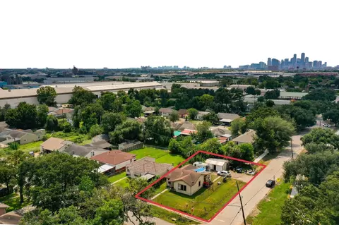 1102 Gazin St, Houston, TX 77020