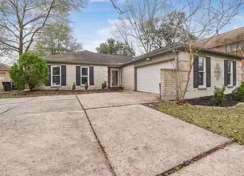 5710 Green Timbers Dr, Humble, TX 77346