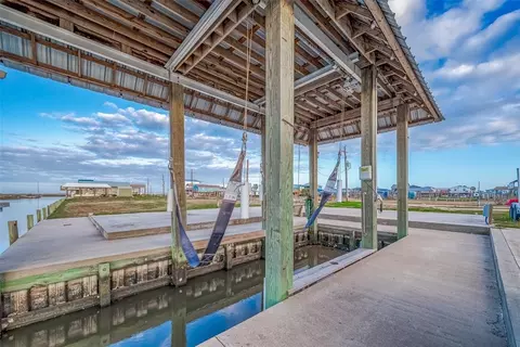 1107 Gator Pt, Crystal Beach, TX 77650